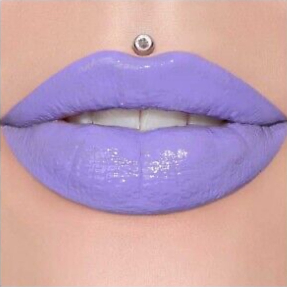 NIB Jeffree Star Cosmetics Supreme Gloss
- Frosting For Dinner - Vibrant Purple